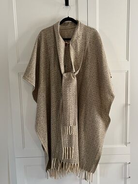 Cream Diamond Weave Fringe Wool Poncho/Cape with Scarf
